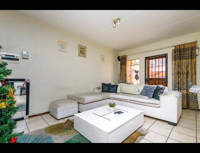 2 BEDROOM APARTMENT FOR SALE IN COMET